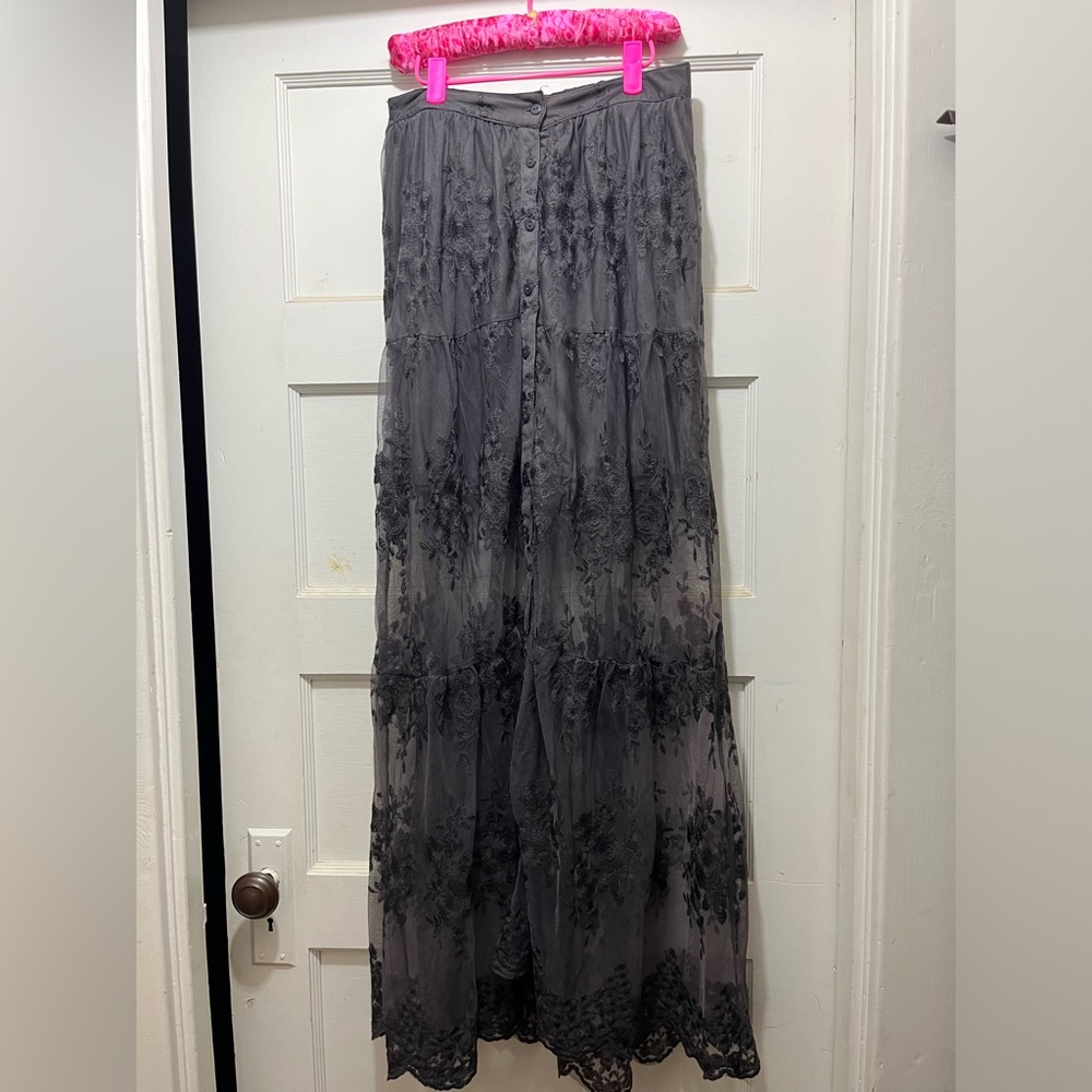 Women’s Grey lace skirt